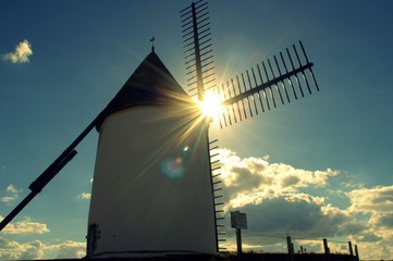 Keuken achterwand Molens Molen van Jard-sur-Mer in herfstzon  © Patryssia
