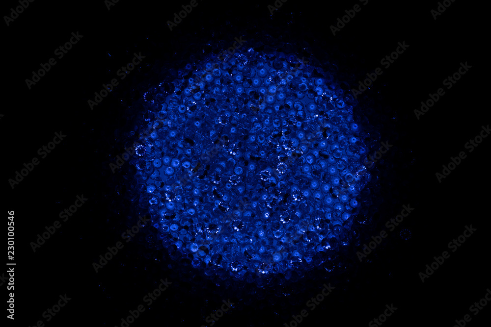 Diamanten im LED-Licht dunkelblau Diamanten im LED-Licht dunkelblau