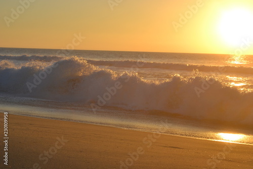 Coucher de soleil sur l'ocean © jerome