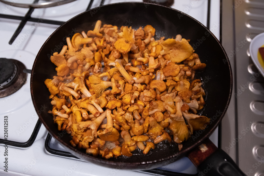 mushrooms on black frying pan top view mushrooms on black frying pan top view
