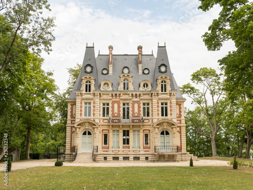 Mairie de L'Isle-Adam: Château Conti