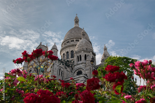 Photography Sacré coeur avec des fleurs rouges