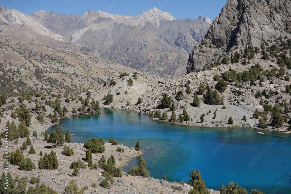 Türkis blaufarbener Alaudinsee im Pamirgebirge - Tadschikistan