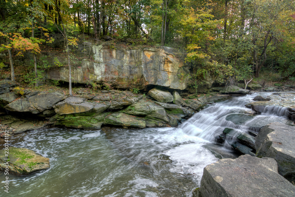 Naklejka premium Beautiful Berea Falls In Autumn
