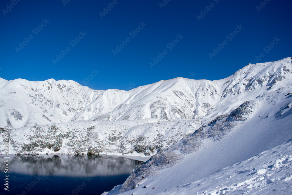 立山みくりが池雪景色