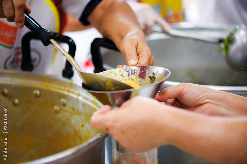 Sharing of food from volunteer hands to homeless people : The concept of feeding Sharing of food from volunteer hands to homeless people : The concept of feeding