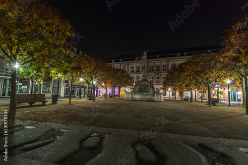 Sankt Georgsbrunnen in Trier bei Nacht