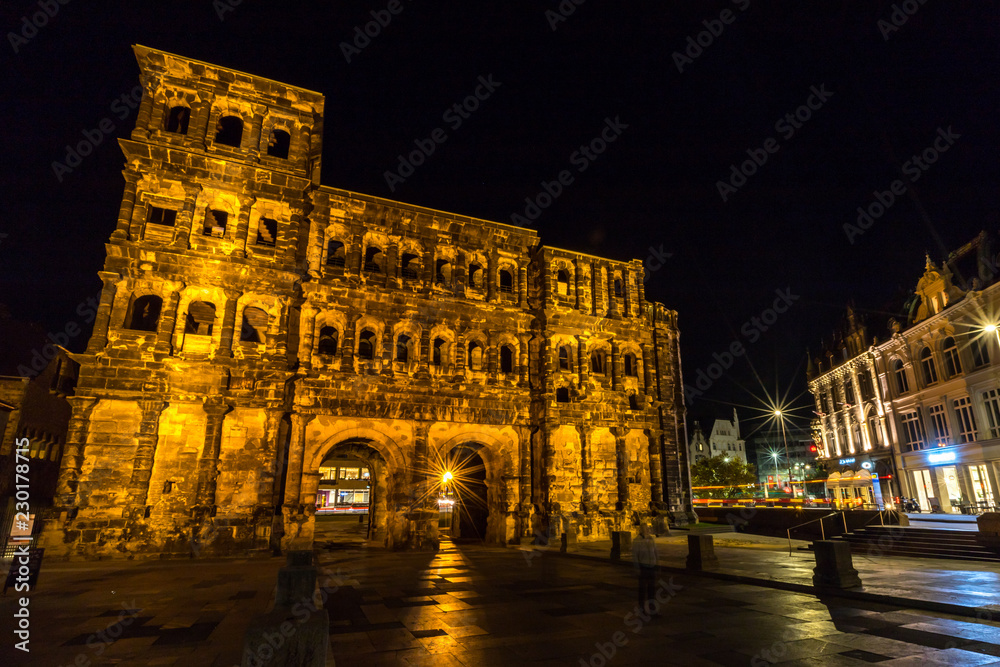 Porta Nigra in Trier bei Nacht