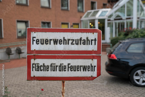 Feuerwehrzufahrt freihalten