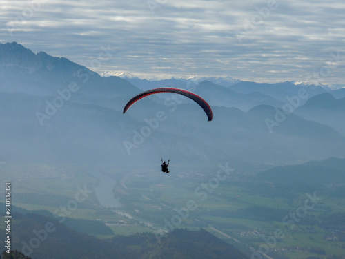 Paraglider in den Alpen