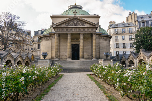 Chapelle expiatoire / Square Louis XVI / Paris photo