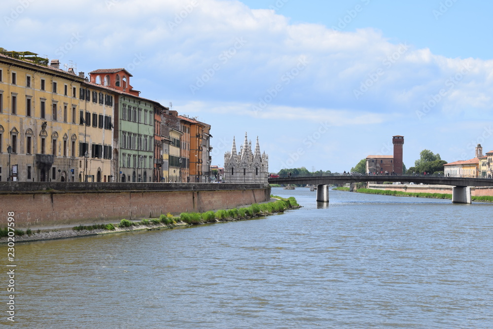 Obraz premium fiume con case