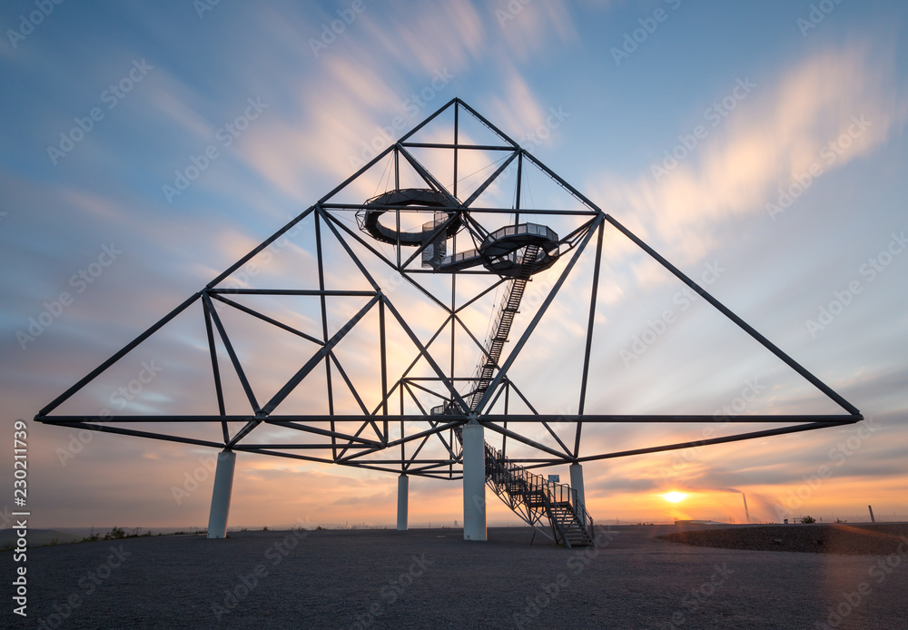 Tetraeder bei Sonnenaufgang Tetraeder bei Sonnenaufgang