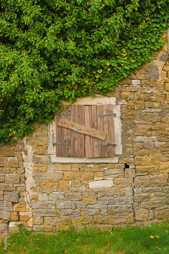 An old window in the historic hill village of Oprtalj in Istria, Croatia
An old window in the historic hill village of Oprtalj in Istria, Croatia