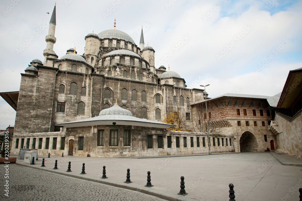 Obraz premium Al Sophia Mosque in Sambul shot in daylight