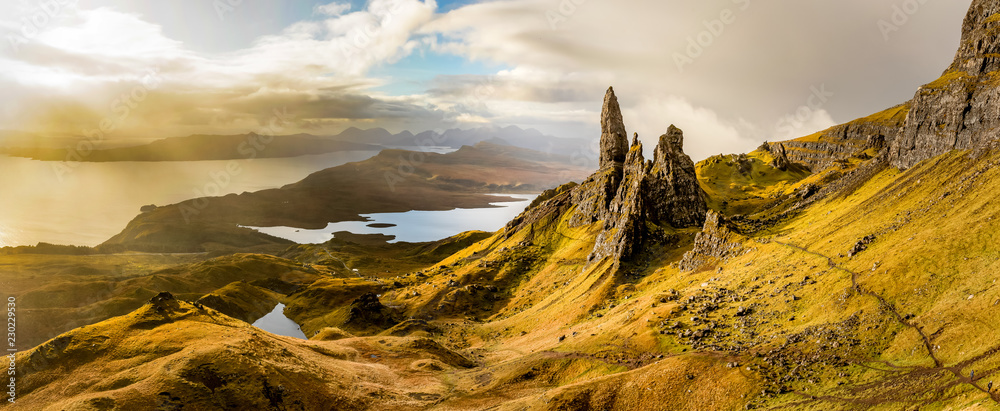 Fototapeta premium Stary człowiek ze Storr, Szkocja, Isle of Skye Panorama