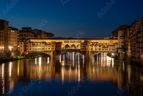 die Ponte Vecchio in Florenz am Abend © wttbirdy