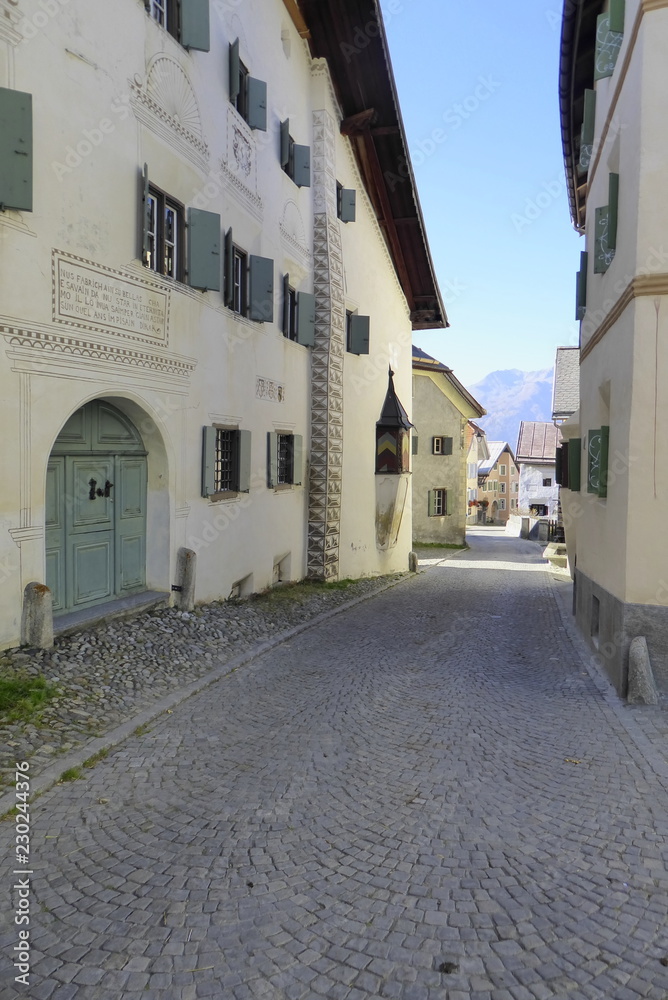 Fototapeta premium Dorfgasse in Guarda