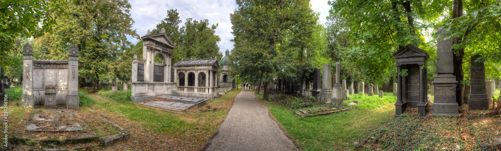 Naklejka premium Familiengräber auf dem Zentralfriedhof in Wien