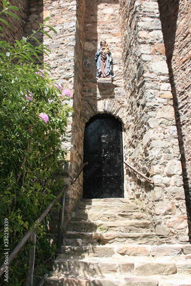 Le château de Reinhardstein et ses portes