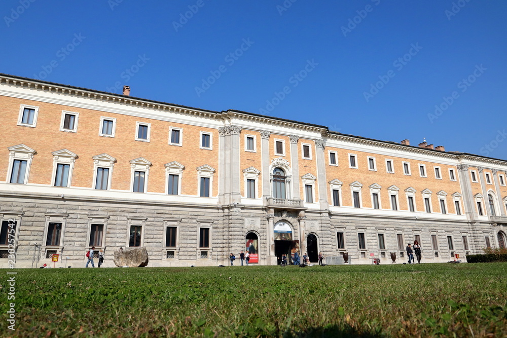 palazzo reale e giardini reali a torino in piemonte italia 