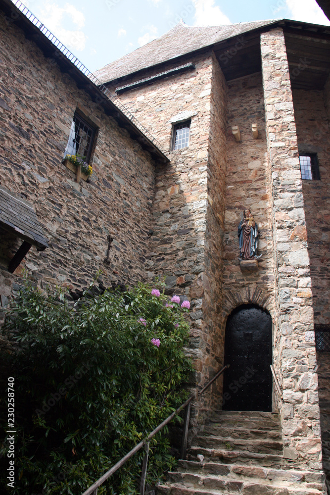 Château de Reinhardstein, une porte Château de Reinhardstein, une porte