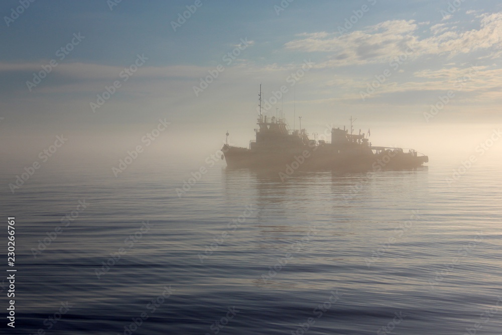 Obraz premium ship in the mist