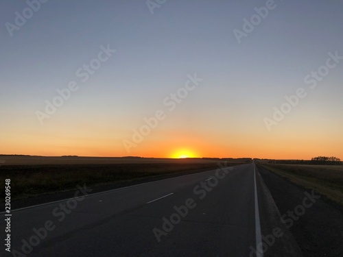 road at sunset © Наталья Лихобабина