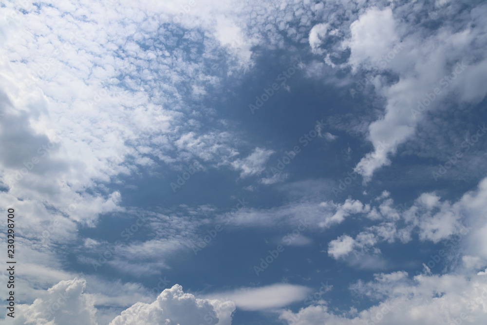 Obraz premium Cirrus clouds on a clear blue sky. Weather forecast. Water in a gaseous state in nature. The atmosphere of the earth. The effect of humidity on agricultural production. The symbol of freedom