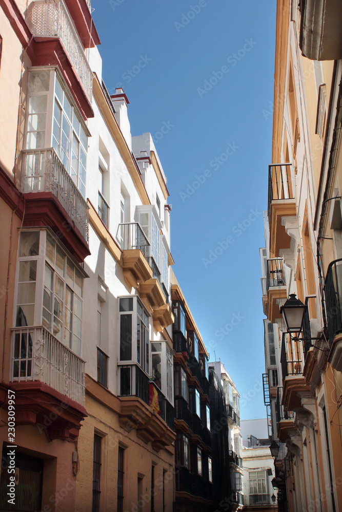 Straßenansicht und Häuser in Cádiz
