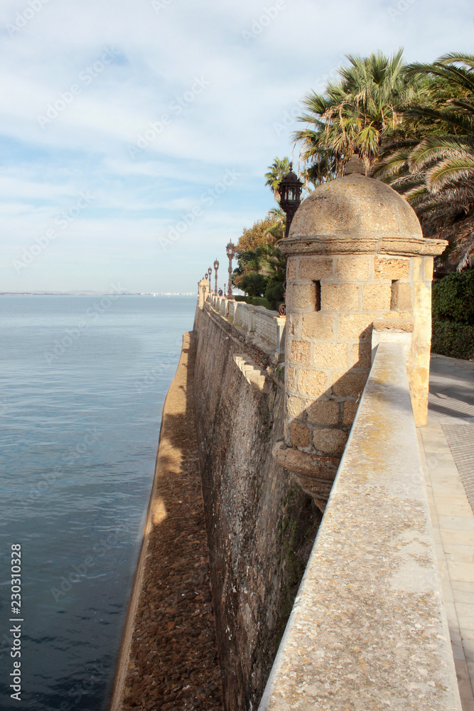 Fototapeta premium Promenade paseo de Santa Barbara in Cádiz
