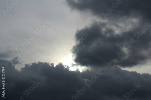 Neblina gris en el cielo © Hober Gutierrez