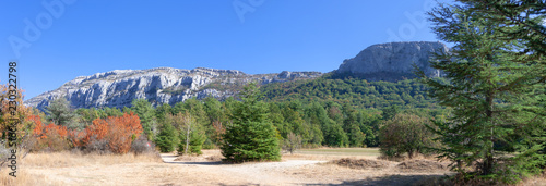 Bild auf Leinwand Panoramic view on Saint Baume, France.