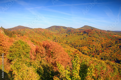 Blick vom Drachenfels ins Siebengebirge im Herbst
