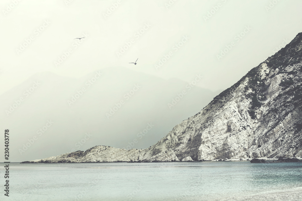 Naklejka premium dziewiczy krajobraz morza dający poczucie wolności