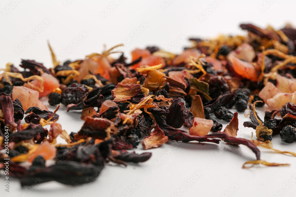 Obraz premium Still life, aromatic dry tea with fruits and petals