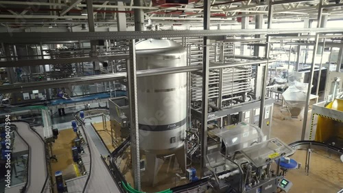 Modern conveyor for water bottling machine 