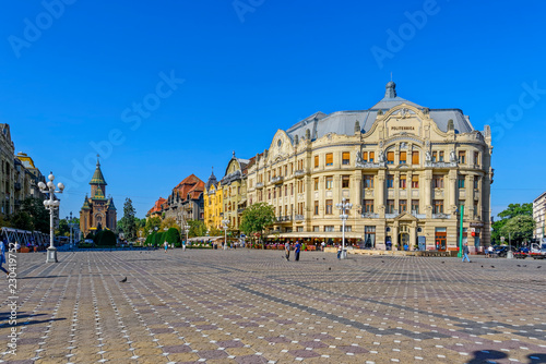 Großer Marktplatz (Piata Victoriei) in der Altstadt von Timisoara, Rumänien photo
