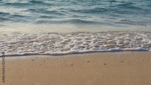 さざ波と砂浜