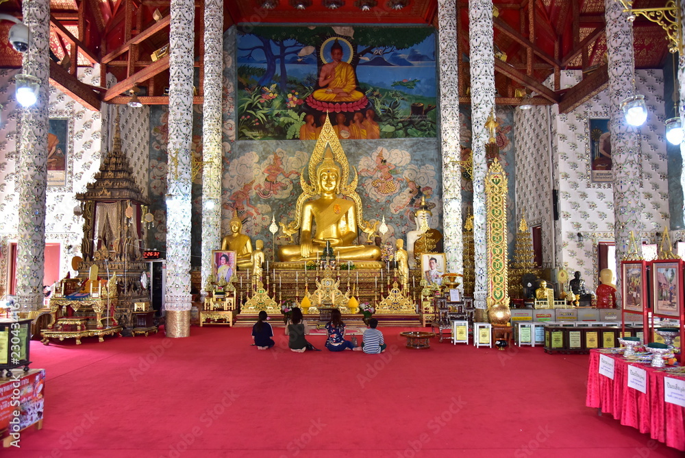 Obraz premium buddha in temple