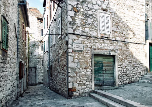 Obraz Wąskie uliczki śródziemnomorskiego miasta. Sibenik. Chorwacja.