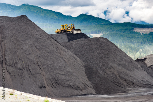 Coal: Moving a pile of coal with a D8 Cat