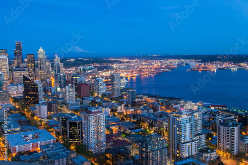 Beautiful panoramic view of Seattle Cityscape  View of downtown Seattle and Mount rainier at night in Seattle Washington  USA
