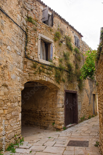 Fototapeta Naklejka Na Ścianę i Meble -  A street in the historic village of Vodnjan (also called Dignano) in Istria, Croatia
