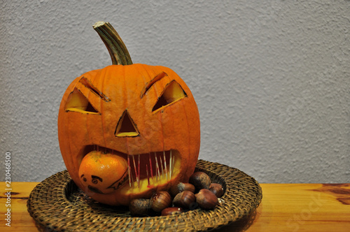 Calabaza de halloween decorada por niños