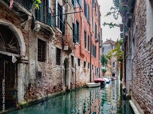 Obraz wąski kanał latem w Wenecji