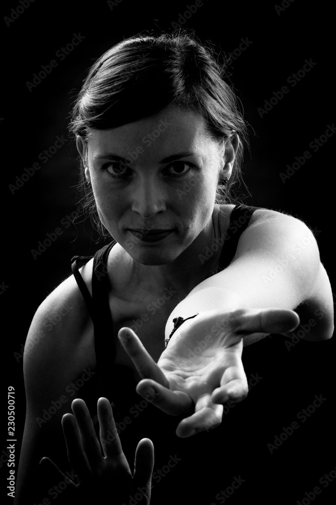 Naklejka premium Junge Frau beim Bauchtanz