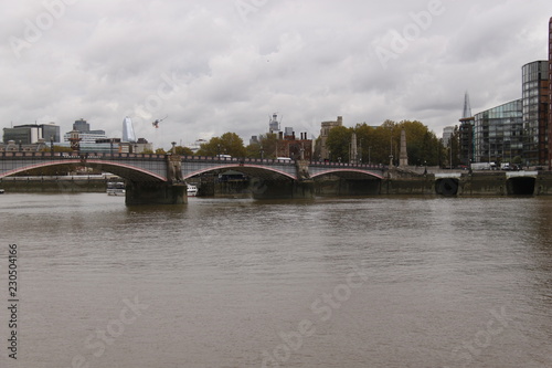 Pont Vauxhall sur la Tamise à Londres 