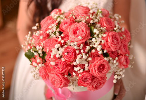 bride with wedding bouquet Свадебный букет