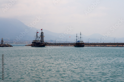 ship in port © Piotr Zawisza